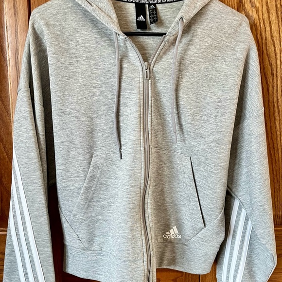 2 ladies sweatshirts - Picture 2 of 7